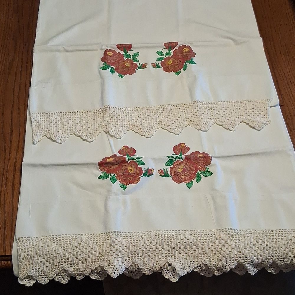 Vintage Pair Of Pillowcases‎ With Painted Roses And Tatted Lace Edge.